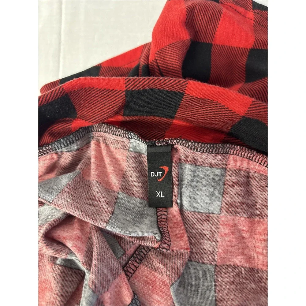 DJT Skirt With Attached Shorts Skort Women’s Size XL Red Black Plaid Pull On
